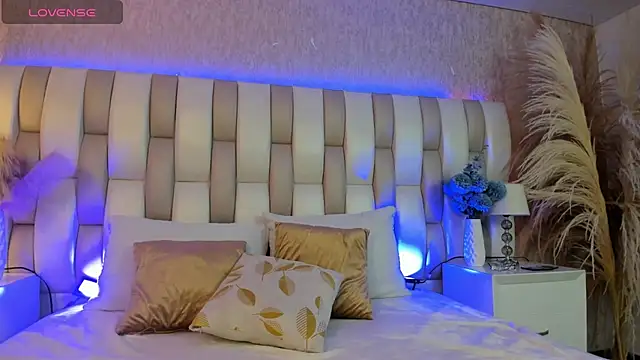 Snapshot of Ari_lynn_ chatting on 11.27.25 Ari lynn online show from 11.27.25