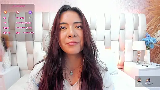 Snapshot of Ari_lynn_ chatting on 12.01.25 Ari lynn online show from 12.01.25