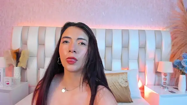 Snapshot of Ari_lynn_ chatting on 12.03.25 Ari lynn online show from 12.03.25