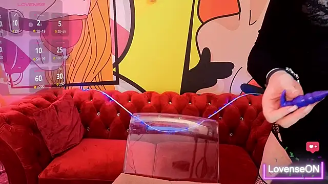 Snapshot of AliceOfWondersS chatting on 11.18.25 AliceOfWondersS online show from 11.18.25