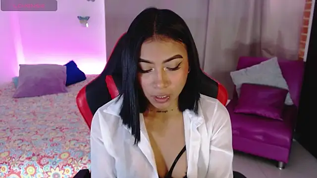 Snapshot of ebony_moon1 chatting on 10.20.25 ebony moon1 online show from 10.20.25