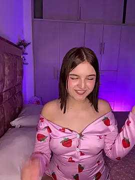 Snapshot of MIACUTEE_ chatting on 11.14.25 MIACUTEE online show from 11.14.25