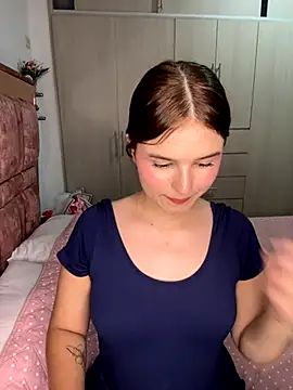 Snapshot of MIACUTEE_ chatting on 11.21.25 MIACUTEE online show from 11.21.25