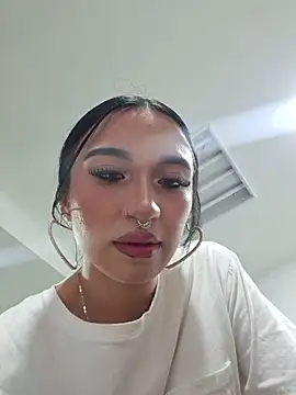 Snapshot of Candy_leilaa3 chatting on 11.05.25 Candy leilaa3 online show from 11.05.25