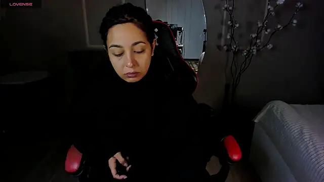 Aisha Goldstein online show from 11.16.25