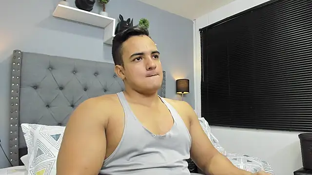 Snapshot of violeta_and_maxx chatting on 11.27.25 violeta and maxx online show from 11.27.25