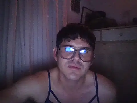 Snapshot of Dariusbi chatting on 11.15.25 Dariusbi online show from 11.15.25