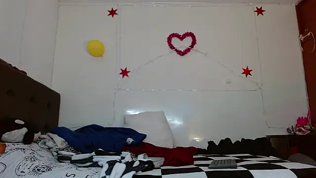 Snapshot of picante70_ chatting on 10.15.25 picante70  online show from 10.15.25