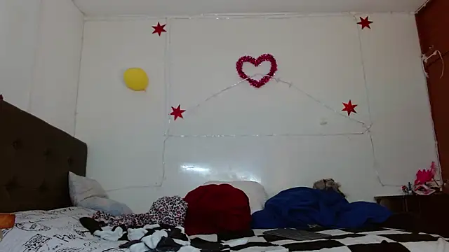 Snapshot of picante70_ chatting on 10.22.25 picante70  online show from 10.22.25