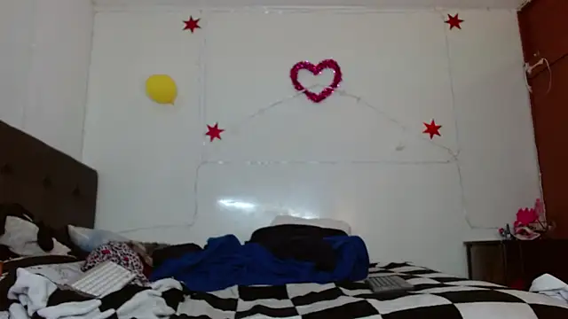 Snapshot of picante70_ chatting on 10.30.25 picante70 online show from 10.30.25