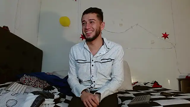 Snapshot of picante70_ chatting on 11.24.25 picante70 online show from 11.24.25