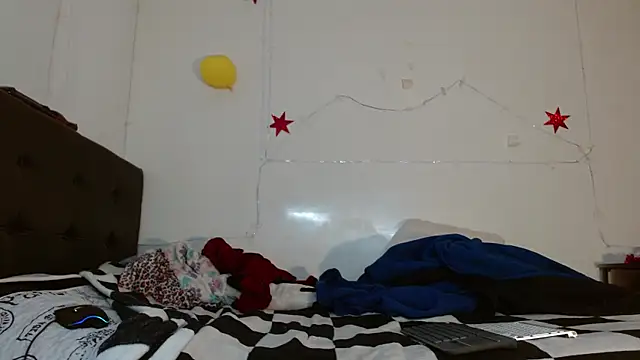 Snapshot of picante70_ chatting on 11.25.25 picante70 online show from 11.25.25