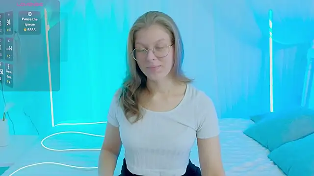 Snapshot of Angelie__Eyes chatting on 10.18.25 Angelie Eyes online show from 10.18.25