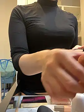 Snapshot of _Ema_ch chatting on 11.07.25 Ema ch online show from 11.07.25