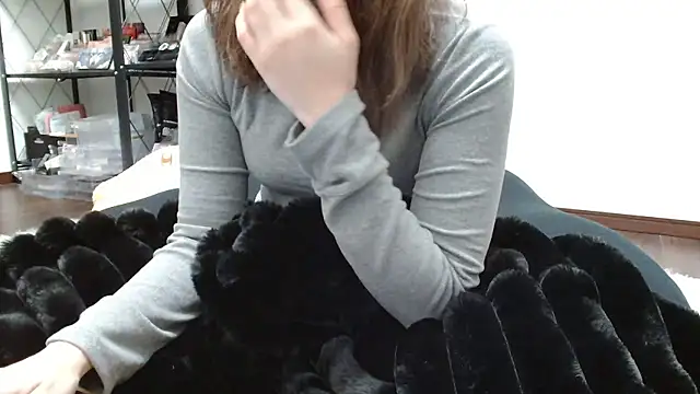 Snapshot of _Ema_ch chatting on 12.17.25 Ema ch online show from 12.17.25