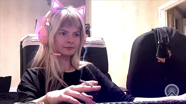 Snapshot of AnnaOlovely chatting on 10.18.25 AnnaOlovely online show from 10.18.25