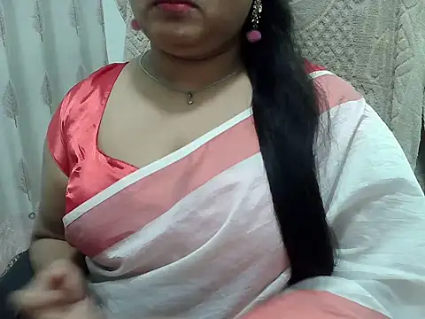 Snapshot of SexyRani2000 chatting on 05.17.26 SexyRani2000 online show from 05.17.26