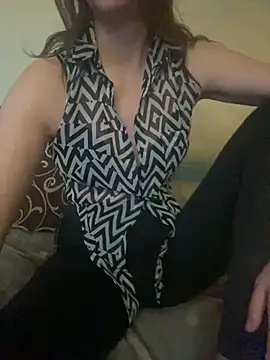 Snapshot of KittieCreme chatting on 11.06.25 KittieCreme online show from 11.06.25