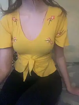 Snapshot of KittieCreme chatting on 11.16.25 KittieCreme online show from 11.16.25