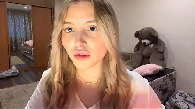 VictoriaMystery online show from 10.24.25