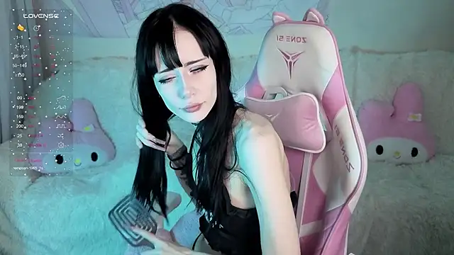 Snapshot of MiranaLieberttt chatting on 12.01.25 MiranaLieberttt online show from 12.01.25