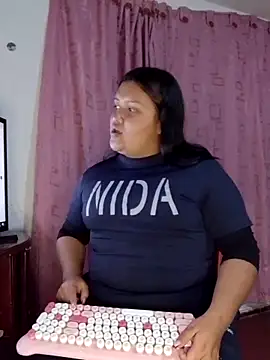 Snapshot of natt-bigass chatting on 12.17.25 natt-bigass online show from 12.17.25