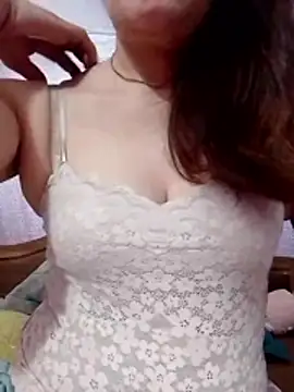 YiyinLy online show from 05.08.26
