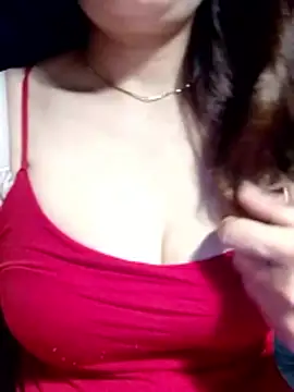 YiyinLy online show from 05.10.26