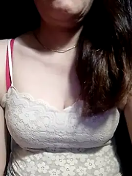 YiyinLy online show from 05.17.26
