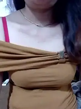 YiyinLy online show from 05.18.26