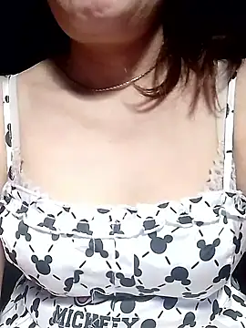 YiyinLy online show from 05.26.26