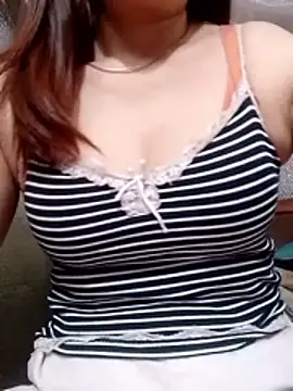 YiyinLy online show from 06.06.26