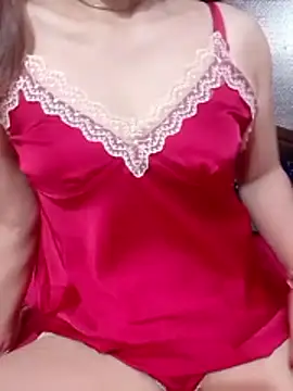 YiyinLy online show from 06.17.26