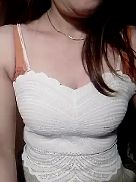 YiyinLy online show from 06.26.26