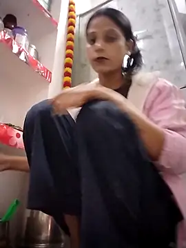 Snapshot of Nitya_hot chatting on 11.25.25 Nitya hot online show from 11.25.25