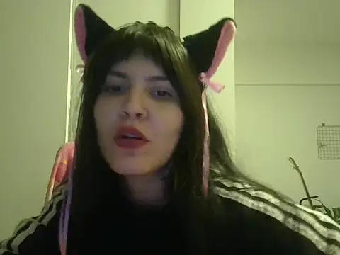 miapink33 online show from 10.30.25