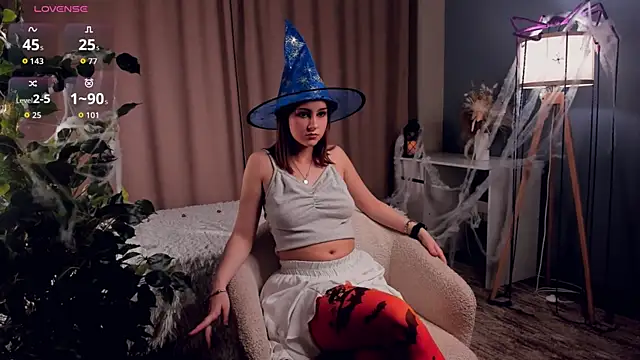 Snapshot of KrisWaller chatting on 10.29.25 KrisWaller online show from 10.29.25