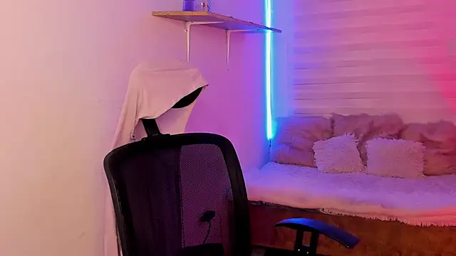 Emily Lindey online show from 10.24.25