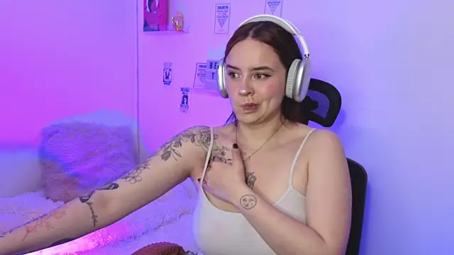 Emily Lindey online show from 02.24.26