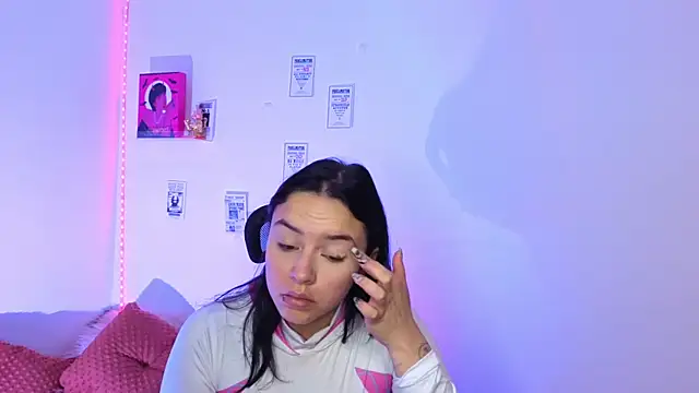 Emily Lindey online show from 04.22.26