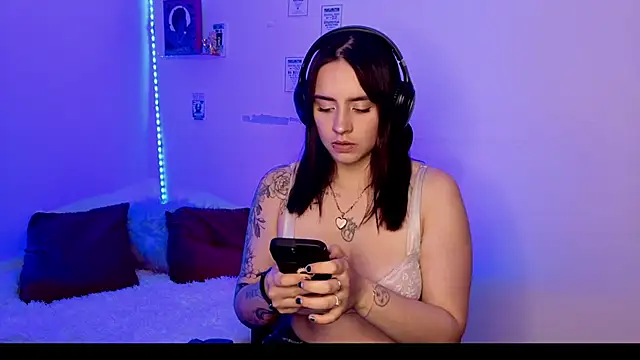 Emily Lindey online show from 05.08.26