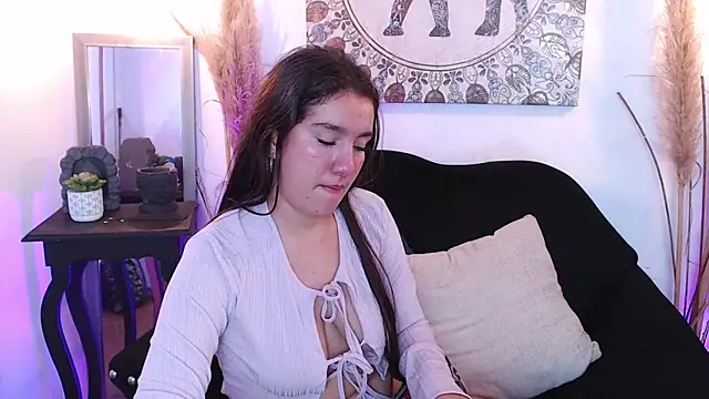 Snapshot of ZharaGag_on_u chatting on 11.28.25 ZharaGag on u online show from 11.28.25