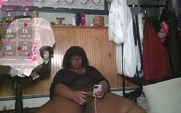 Snapshot of TheChubbySiren chatting on 11.01.25 TheChubbySiren online show from 11.01.25