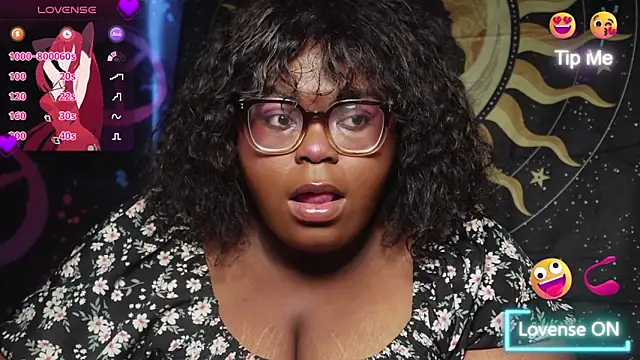 Snapshot of TheChubbySiren chatting on 12.16.25 TheChubbySiren online show from 12.16.25