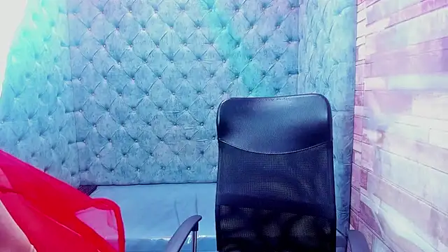 Agatha Leon  online show from 03.13.26