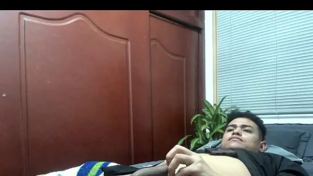 Snapshot of rexforctz chatting on 12.01.25 rexforctz online show from 12.01.25