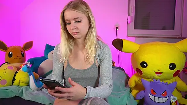 Snapshot of LillyOcean chatting on 12.20.25 LillyOcean online show from 12.20.25