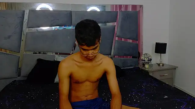 Desire4Duo online show from 11.28.25