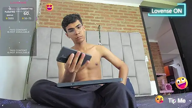 Desire4Duo online show from 12.20.25