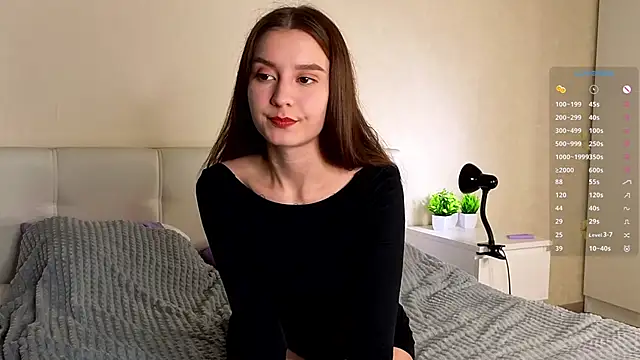 La L U N E online show from 12.15.25